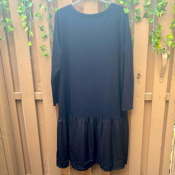 NWOT/LOGO by Lori Goldstein Black Long sleeved Dress w/pockets & Chiffon Hem - Picture 4 of 10